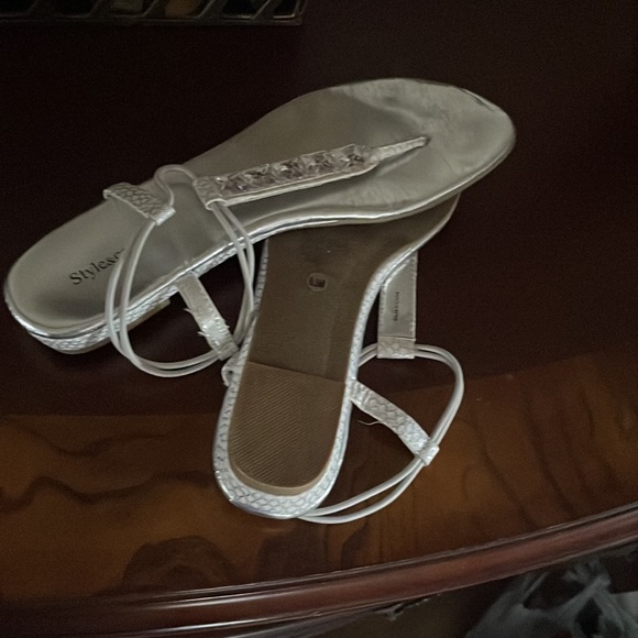 Sandals - Picture 2 of 3